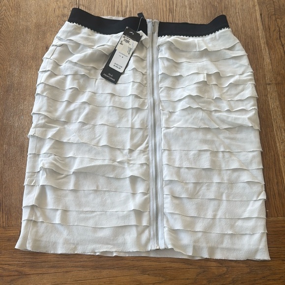 BCBGMaxAzria Dresses & Skirts - New BCBG Ruffle Pencil Skirt Ivory Cream Straighted Tiered Exposed Zipper Front